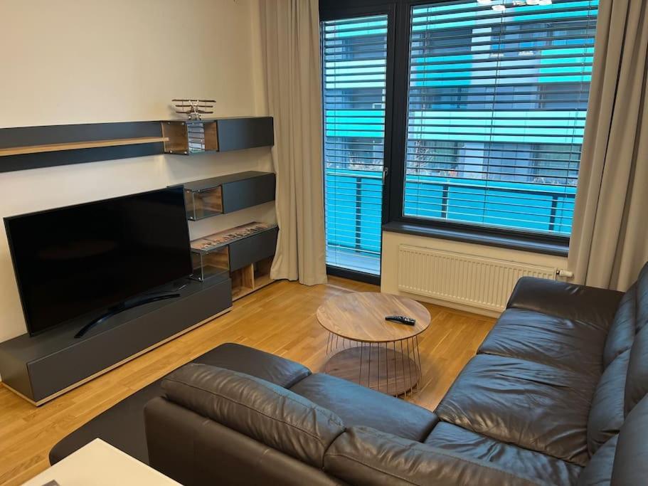 Apartman Holesovice,Balkon,Garaz Praga Esterno foto