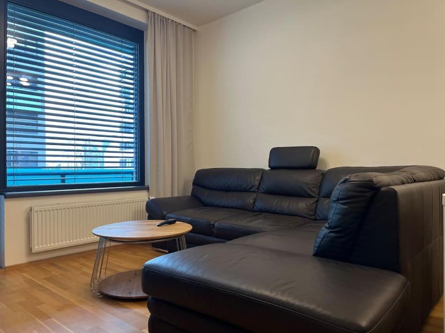 Apartman Holesovice,Balkon,Garaz Praga Esterno foto