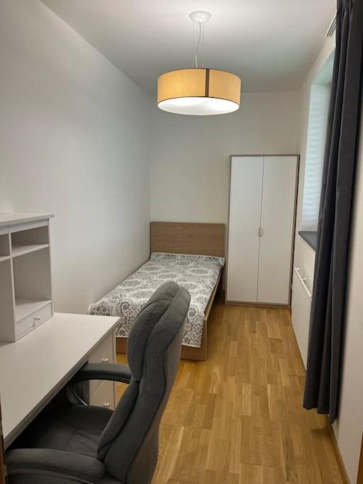 Apartman Holesovice,Balkon,Garaz Praga Esterno foto