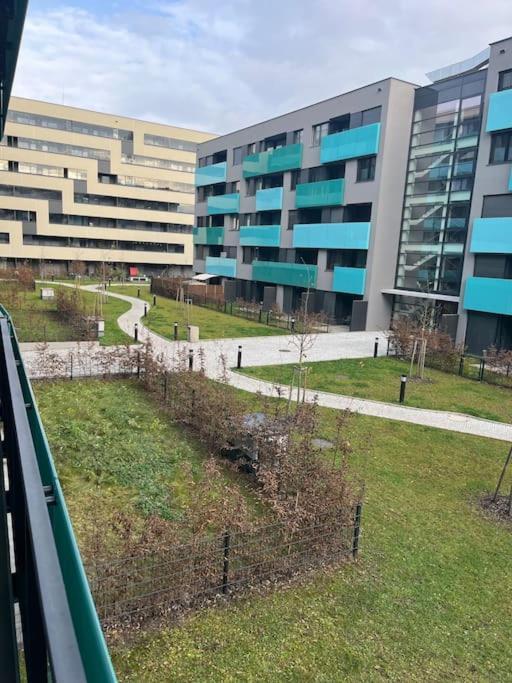 Apartman Holesovice,Balkon,Garaz Praga Esterno foto