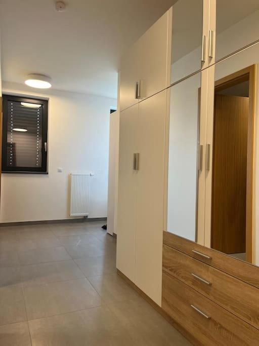 Apartman Holesovice,Balkon,Garaz Praga Esterno foto
